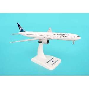  Hogan Air New Zealand 777 300ER 1/500 Toys & Games