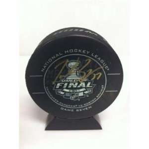  Patrice Bergeron Autographed Hockey Puck   Stanley Cup 7 