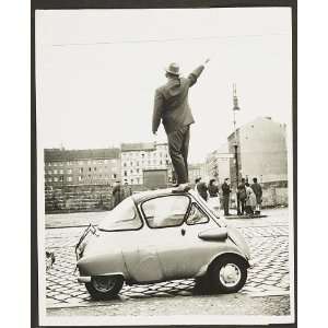  Hello,Berlin Wall,Great,Bernauer Strasse,man,car,waving 