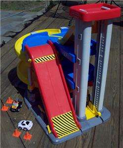 Fisher Price Big Action Garage 7450 Cars Tow Truck EUC  