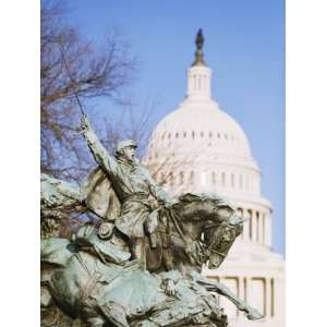 War Memorial and the Capitol Building, Capitol Hill, Washington D.C 
