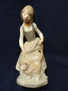 Lladro   Little Girl with Cat. 1977. #1187. Trade mark 4. Gloss finish 