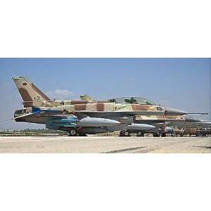   32 F16I Sufa Israeli AF Fighter (Plastic Models) Toys & Games