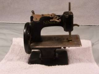 Toy Singer Sewing Machine ASIS for parts 1951  