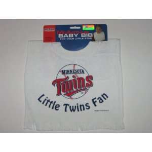  MINNESOTA TWINS Team Logo Terry Velour Pullover BABY BIB 