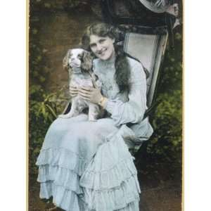 com Zena Dare Actress, Sitting in a Garden Chair with Her Spaniel Dog 