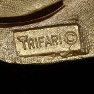   Set Brooch Pin Earrings Vintage Trifari LOrient Design  