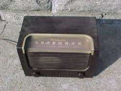 RCA VICTOR MODEL 2X61 RADIO  