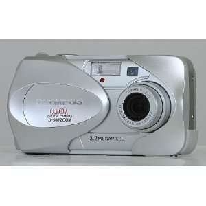  Olympus D 560 3.2MP Digital Camera