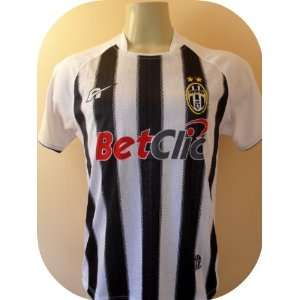 JUVENTUS YOUTH HOME SOCCER JERSEY ONE SIZE FOR 12 TO 14 YEARS OLD.NEW 