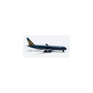  Herpa Vietnam B767 300 1/500 Toys & Games