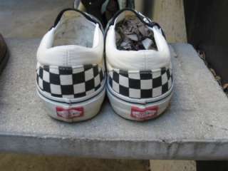 pair of mens pre owned black & white canvas Vans tennis shoes or 