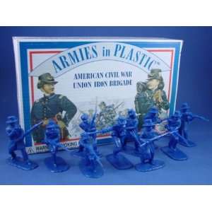   54mm Civil War Union Iron Brigade 20 Figures in Blue Toys & Games