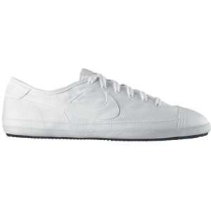 Nike Flash Canvas White White 325011 116  Sport & Freizeit
