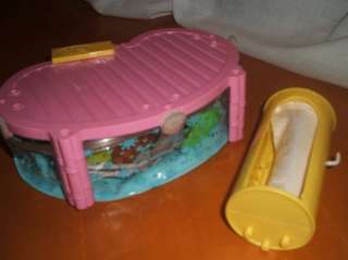 Polly Pocket Konvult (Häuser, Auto, Puppen, Kleidung, Schwimmbad) in 