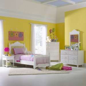  Hillsdale Furniture Lauren 4 Piece Bedroom Set with Post 