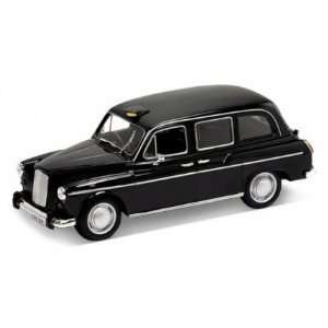   Austin Taxi FX4 in Black (124 scale) Diecast Model Car Toys & Games