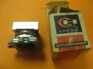 CUTLER HAMMER E30AD PUSHBUTTON SWITCH COMPACT OPERATOR  