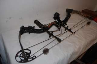 Elite Archery Aigil RH Compound Bow 28 70# with Extras  