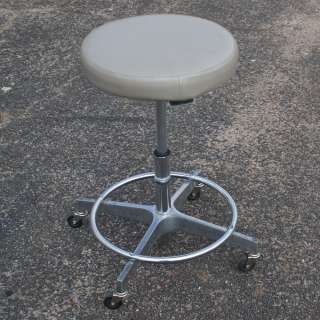   seat adjustable height 4 star base with round foot rest 17 diameter x